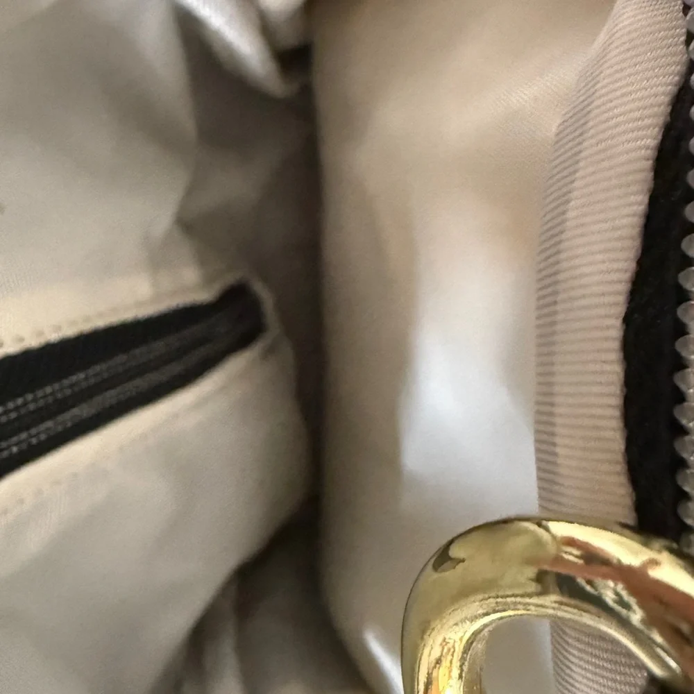 HaloVa Gray Baby insulated Bag also has strap for shoulder or crossbody - Picture 6 of 16